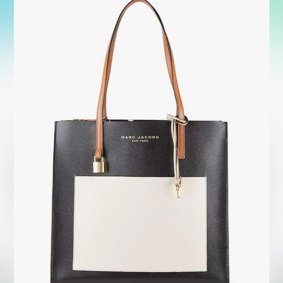 Marc Jacobs Handbags - Marc Jacobs large purse
